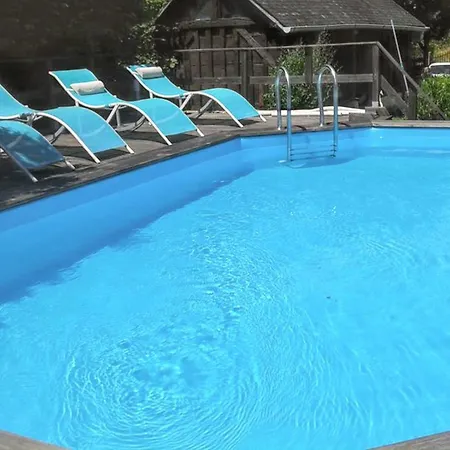 Maison Charmante à Avec Piscine Partagée