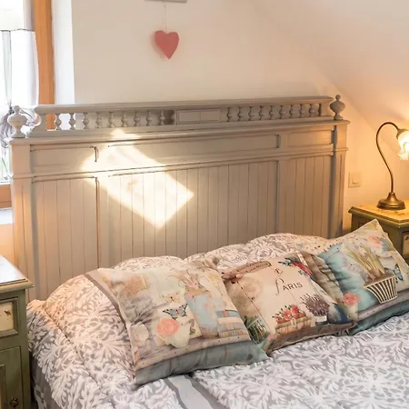 Сasa de vacaciones Maison Charmante à Avec Piscine Partagée Notre-Dame-du-Touchet