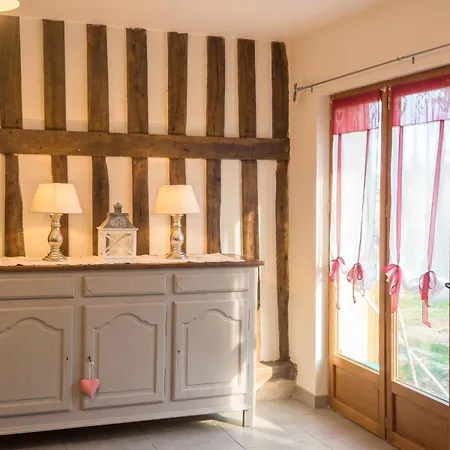 Maison Charmante à Avec Piscine Partagée *