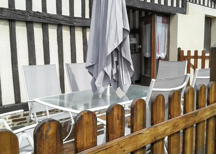 Maison Charmante A Avec Piscine Partagee