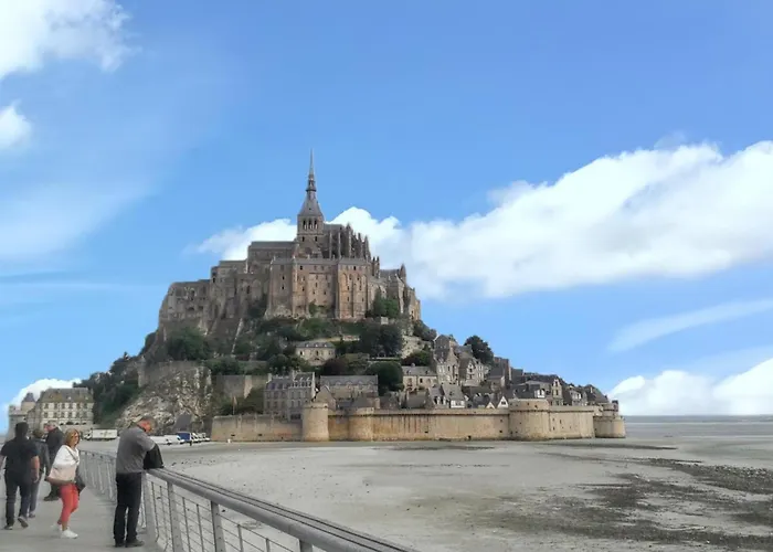 Semesterbostad Maison Charmante A Avec Piscine Partagee