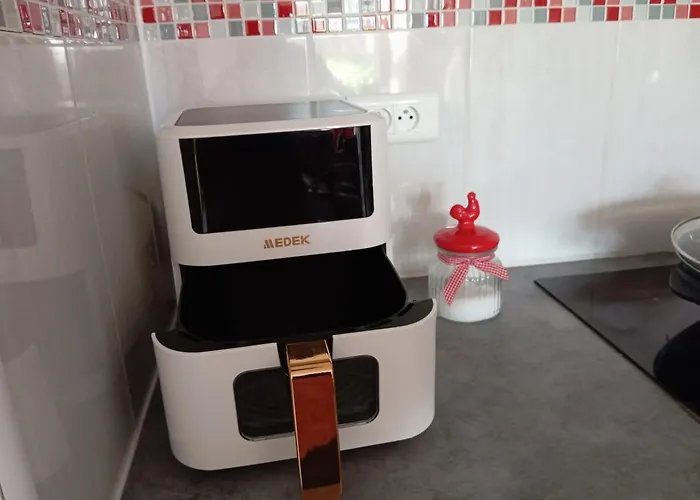 Semesterbostad Maison Charmante A Avec Piscine Partagee Notre-Dame-du-Touchet